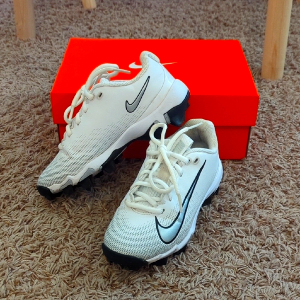 Boy's Nike Vapor Shark Football Cleats Size 1.5